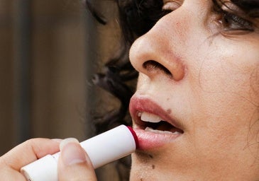 Este es el bálsamo labial con efecto ácido hialurónico que da volumen a los labios y los hidrata (y cuesta menos de 4 euros)