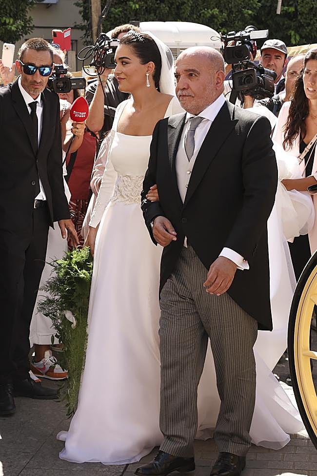 Javier y Bárbara Mirjan llegaron a la Iglesia de los Gitanos en un coche de caballos.