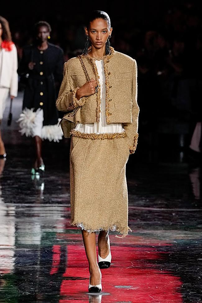 Look de Chanel durante la Semana de la Moda de París.