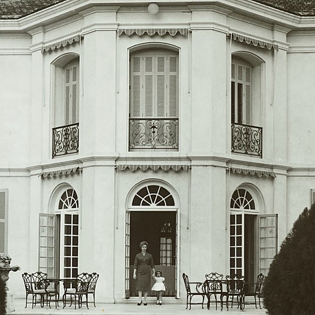 La pequeña María Teresa en la casa de sus padres en La Habana.