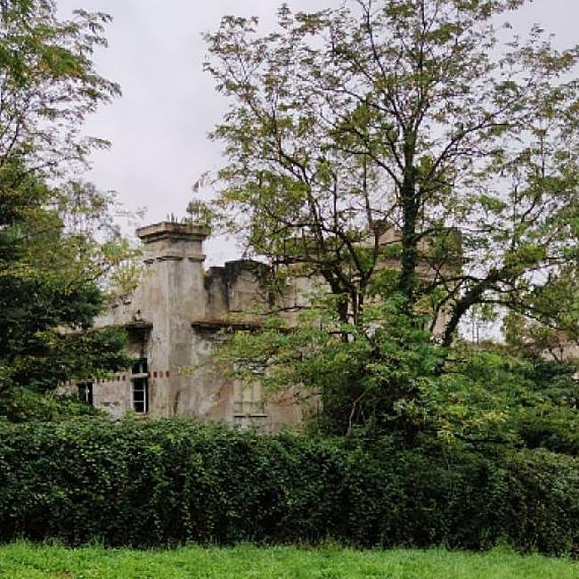 Ruinas en la Isla de la Pedrosa, Cantabria