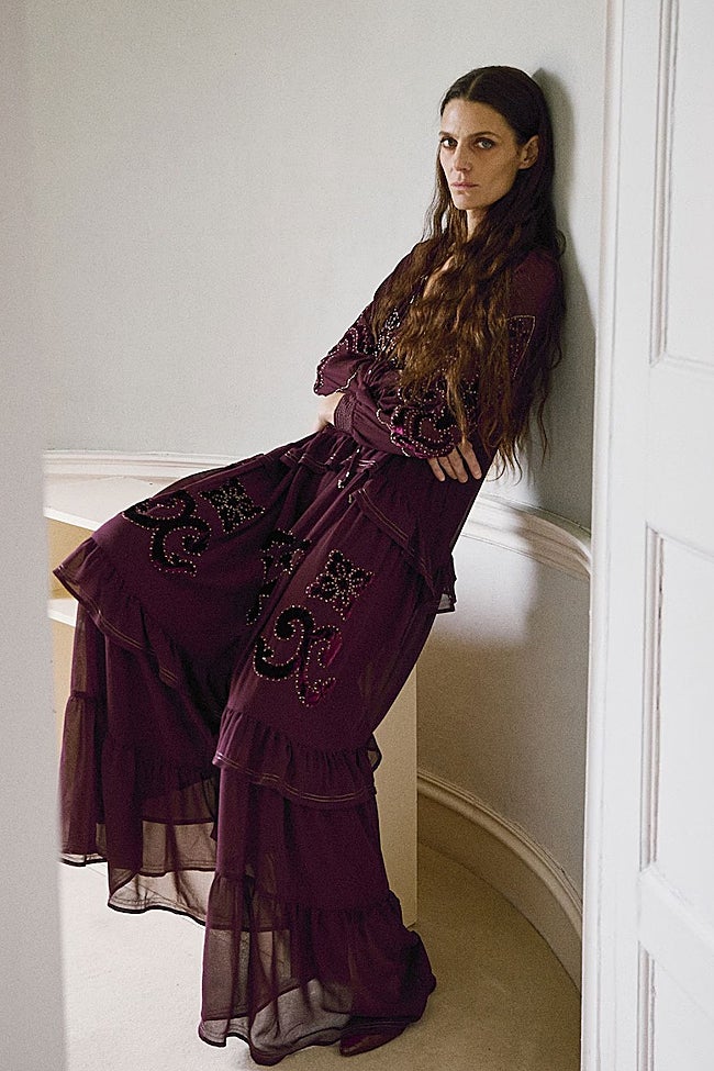 Vestido con bordados de Sfera (99,99 euros)