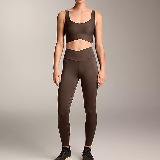 Leggings tobillero Perfect-adapt cintura en V cruzada marrones de Oysho, 35,99 euros.
