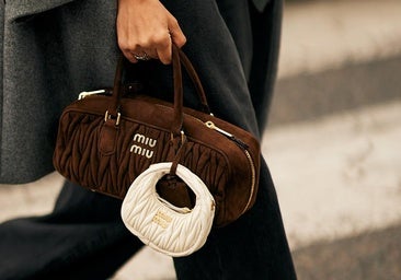 Gris y marrón, la combinación de colores que nunca falla para elevar tus looks de la temporada