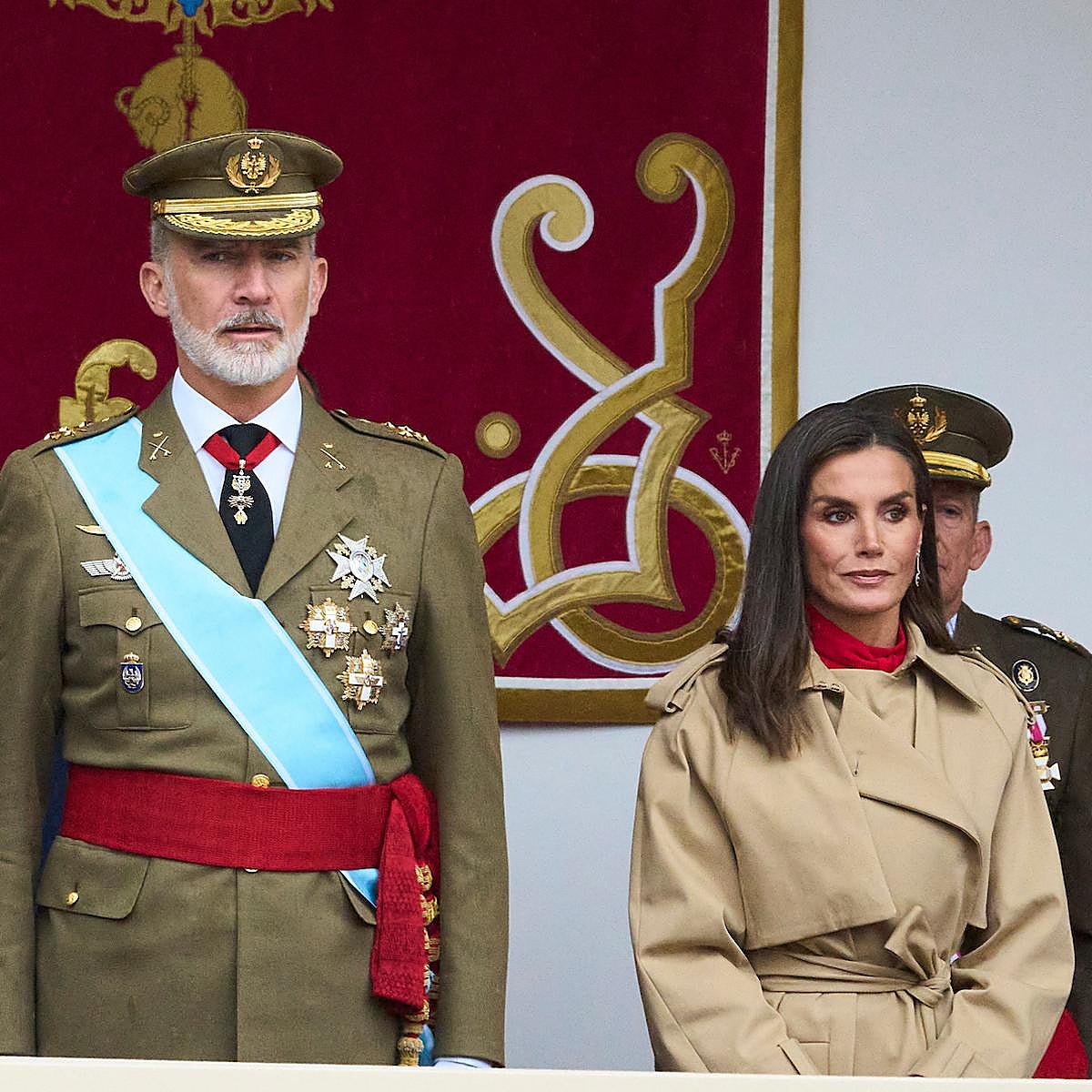 La familia real presidiendo el desfile del Día de la Hispanidad.