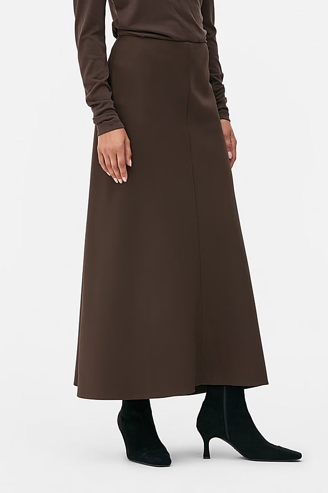 Falda midi de Primark (24 euros)