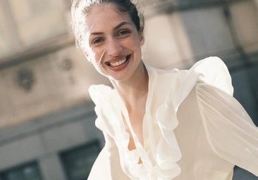 Aquí están las mejores camisas con volantes recién llegadas a tienda. ¿Cuál es tu favorita?