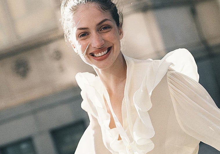 Aquí están las mejores camisas con volantes recién llegadas a tienda. ¿Cuál es tu favorita?