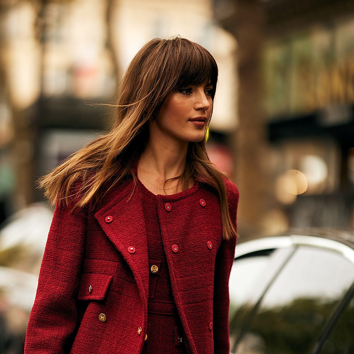 Mujer con look otoñal.