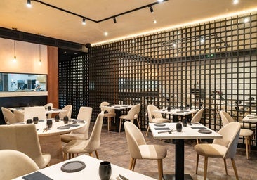 El comedor de Ekö Bistro, el restaurante francés que tienes que probar este otoño en Madrid.