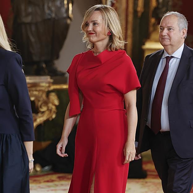 Imagen principal - Pilar Alegría, Ester Muñoz y Manuela Villena.