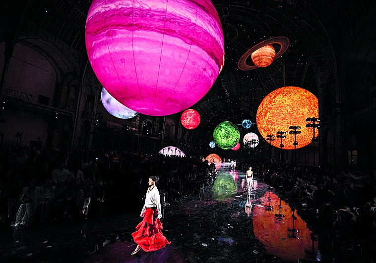 Desfile debut de Matthieu Blazy para Chanel en la Semana de la Moda de París.