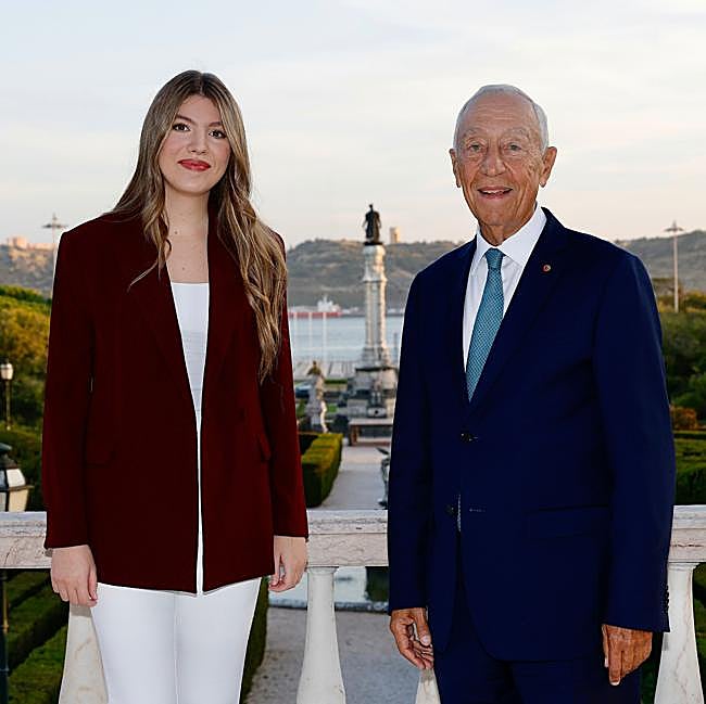 La infanta Sofía junto al presidente de Portugal, Marcelo Rebelo de Sousa.