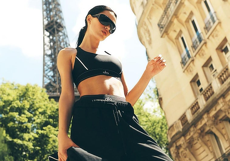 Cómo evitar la rigidez al viajar: ejercicios y estiramientos que debes hacer en coche, tren o avión