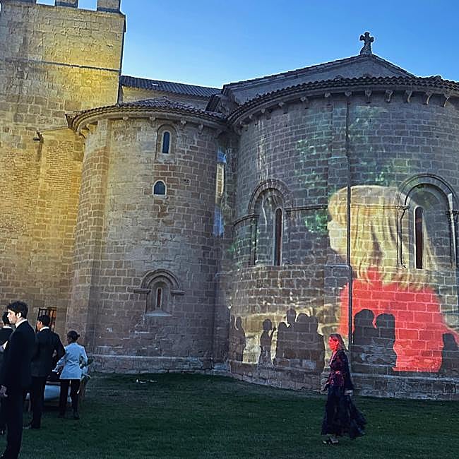 Proyecciones en el exterior de la abadía.
