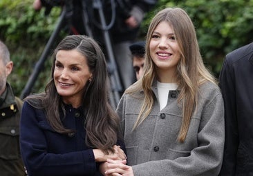 La infanta Sofía junto a la reina Letizia.
