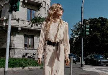 Esta temporada necesitas un vestido romántico de color blanco. Conseguirás el mejor look de la temporada.