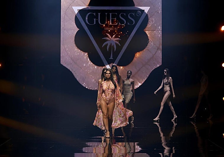 El desfile de GUESS en Gran Canaria Swim Week by Moda Cálida.