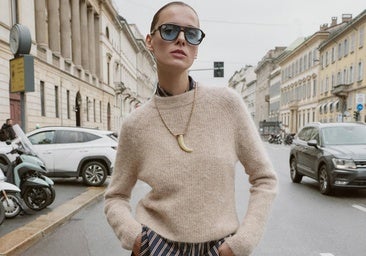 Vestidos mini de estilo boho, botas altas de piel, jerséis en colores neutros y vaqueros para los días de otoño de la nueva colección de Zara.