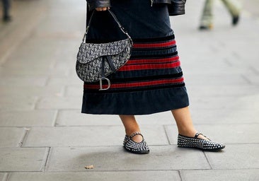 Bailarinas con tiras que lucirás esta temporada.