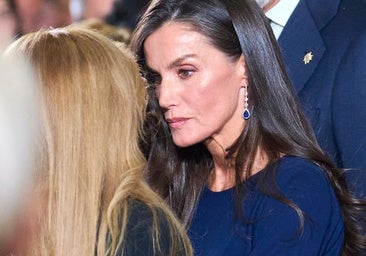 La reina Letizia escuchó y consoló a familiares de víctimas de la dana antes del inicio del funeral de Estado y al terminar el mismo.