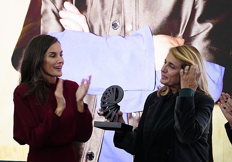 La reina Letizia entregó los Premios Nacionales de Innovación y Diseño, entre otros premiados a la diseñadora Patricia Urquiola.