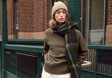 Tops de fiesta con detalles especiales, bonitos vestidos midi, bolsos de serraje, jerséis de lana, chaquetas de ante y muchas otras compras totalmente imprescindibles. Zara