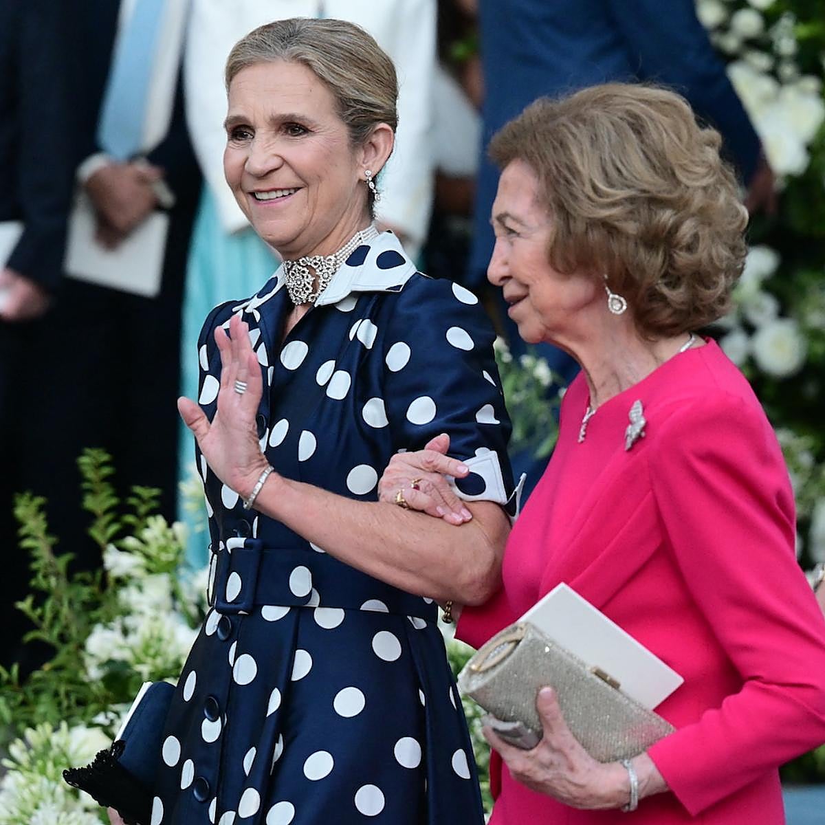 La infanta Elena junto a su madre, la reina Sofía.