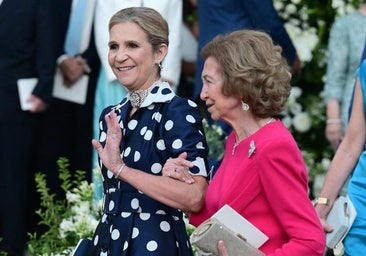 La infanta Elena junto a su madre, la reina Sofía.