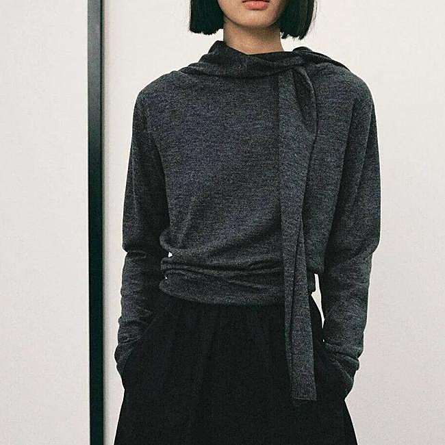 Jersey gris antracita de Mango, 29,99 euros.