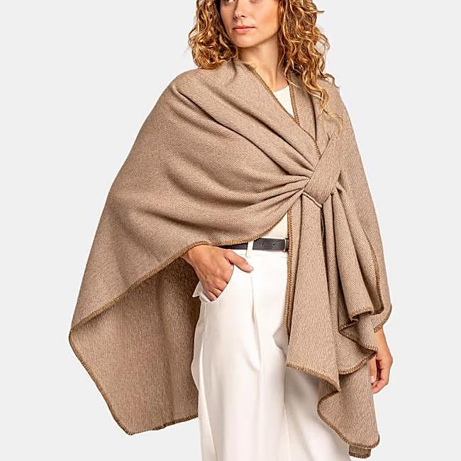 Poncho marrón claro de Abbacino, 59,95 euros.