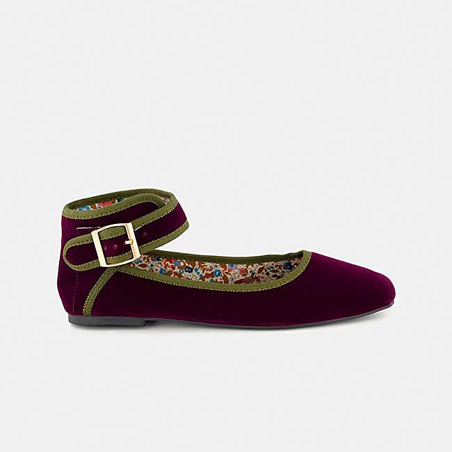 Venecianas con hebilla al tobillo y terciopelo de Hipercor.