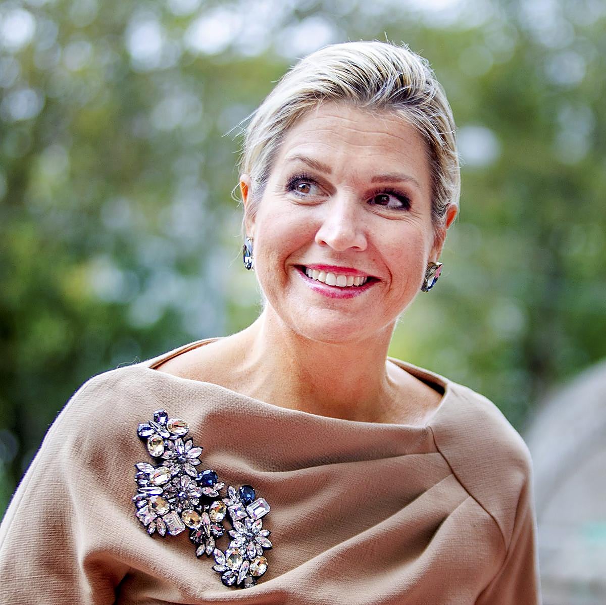 Máxima de Holanda con un broche que estrenó en 2019 y ha vuelto a lucir ahora.