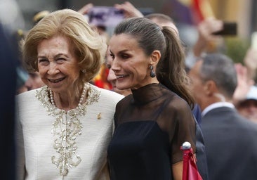 La reina Sofía y la reina Letizia juntas, durante la última edición de los Premios Princesa de Asturias.
