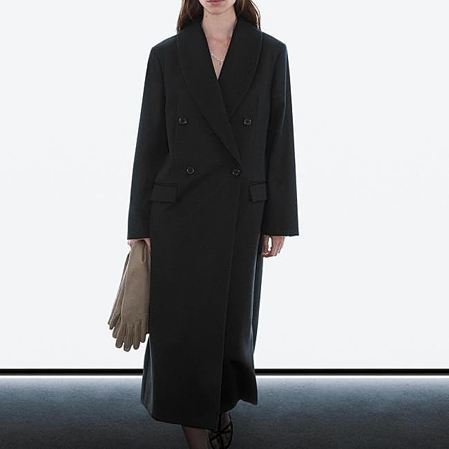 Abrigo negro de Massimo Dutti, 299 euros.