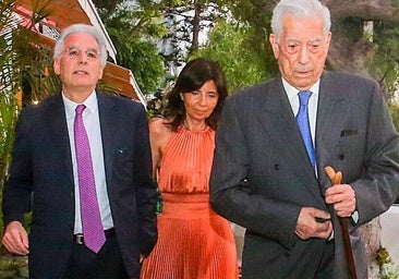 Los amores difíciles de Álvaro, futuro marqués de Vargas Llosa: un divorcio, tres hijos y un ruptura en el peor momento