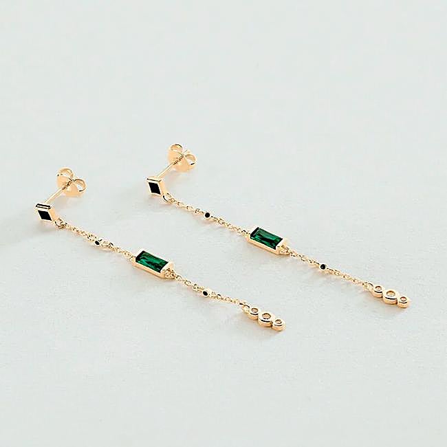 Pendientes largos Scarlet de Agatha.