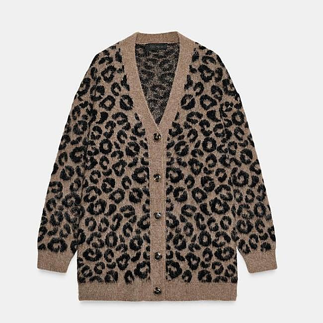 Chaqueta con estampado de leopardo de Zara (39,99 euros)