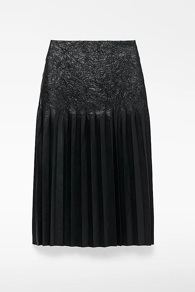 Falda plisada piel no piel mujer (169€)