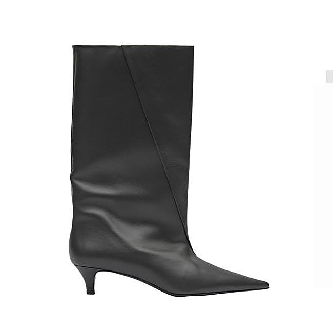 Botas con tacón bajo negro de Afolfo Domíunguez, 329 euros.