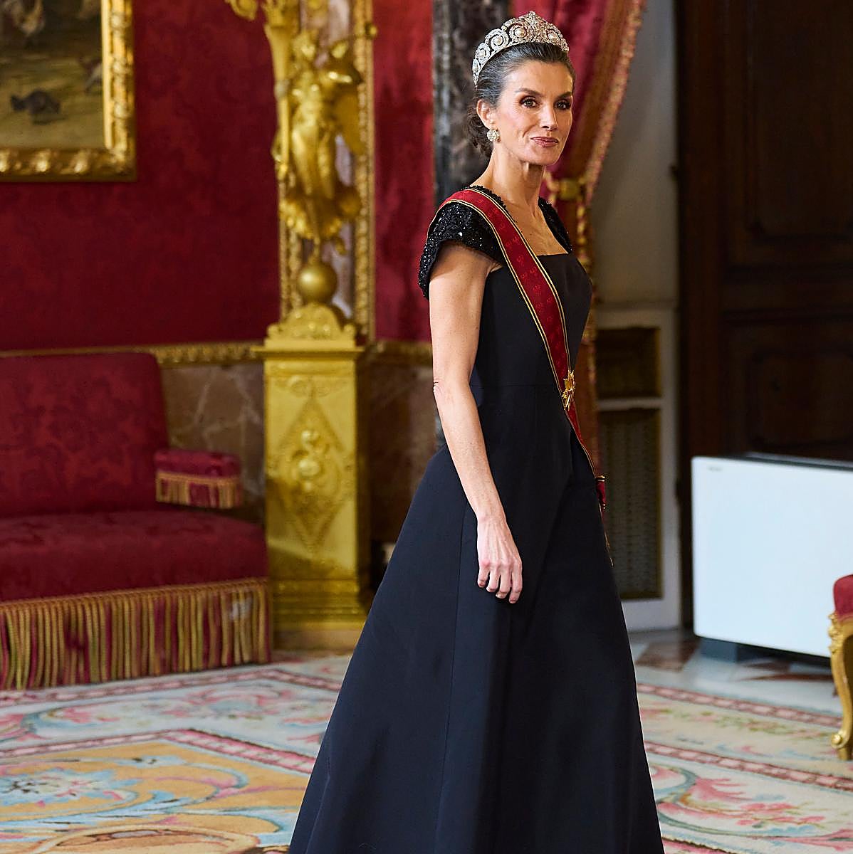La reina Letizia con su último look de gala.