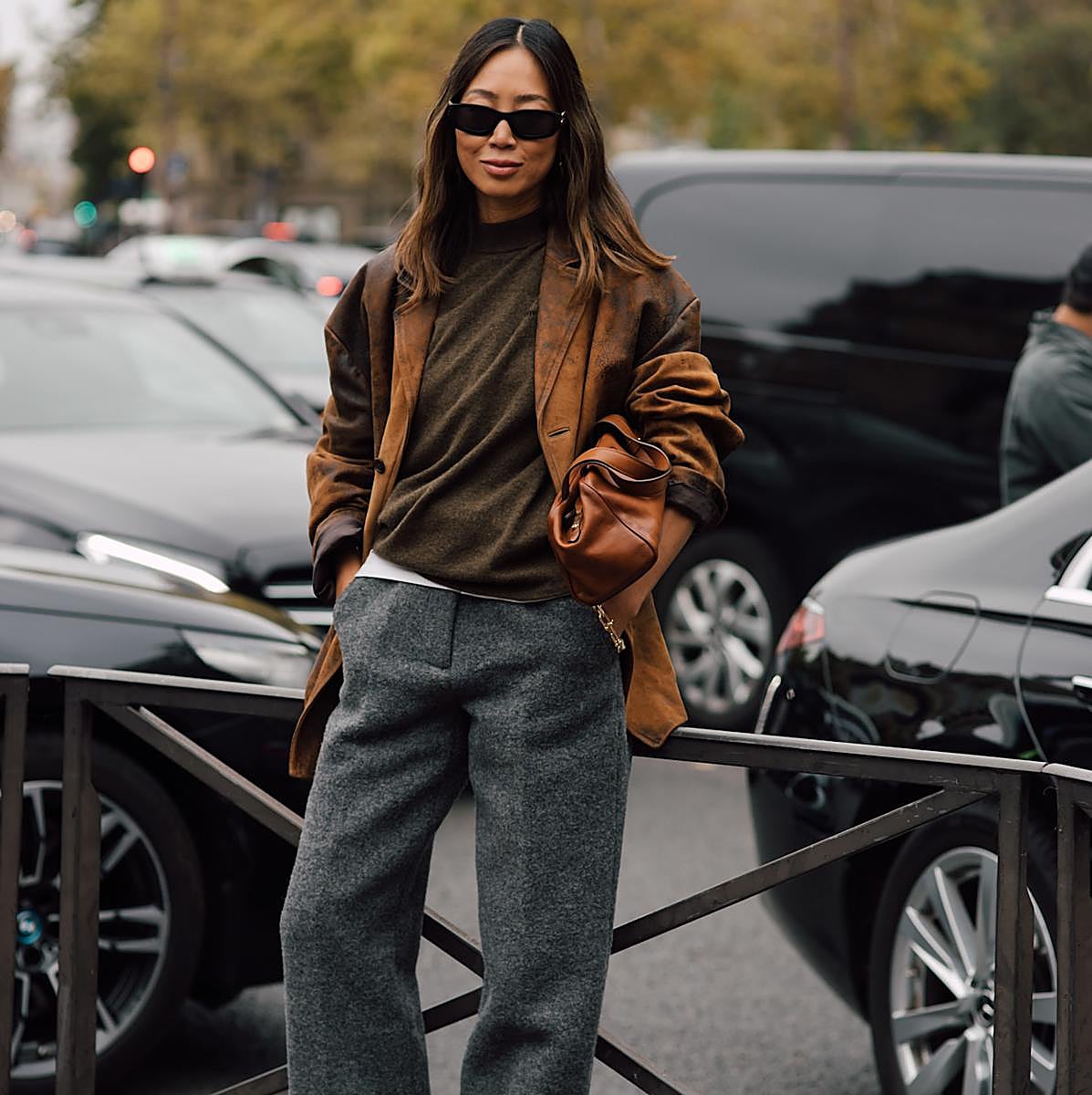 Mujer con pantalones wide leg