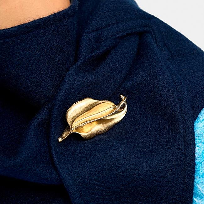 Broche con forma de hoja de Parfois.