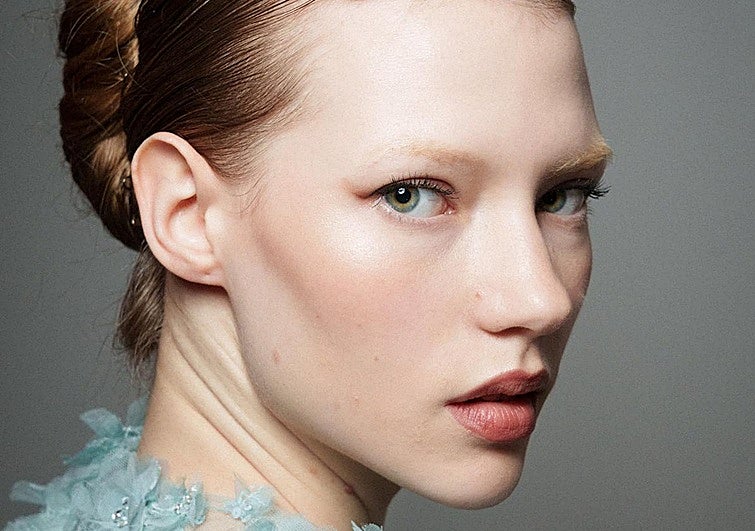 No hay evento elegante sin un moño bien hecho: seis opciones sencillas que puedes hacerte en casa