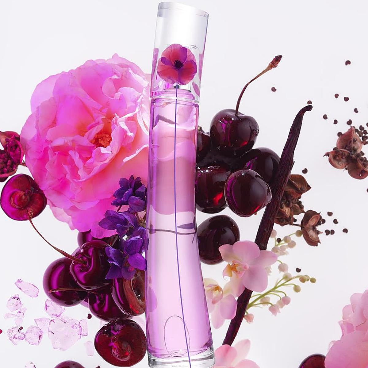 FLOWER CHERRY POPPY, el nuevo perfume de Kenzo (a la izquierda), junto al clásico perfume de los 2000 FLOWER by KENZO, a la derecha.