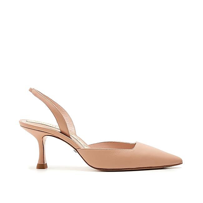 Salones con punta en nude Marina de Magrit (290 euros).