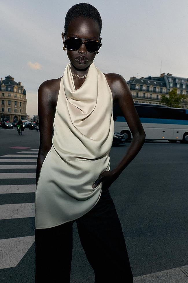 Top satinado de Zara (29,99 euros)