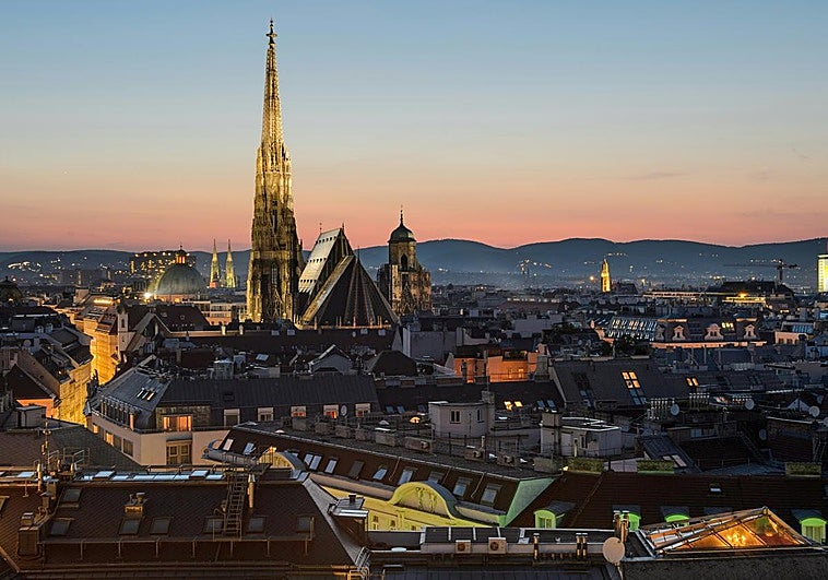 La ciudad europea perfecta para una escapada de Navidad: mercadillos, edificios imperiales y un hotel de lujo con historia