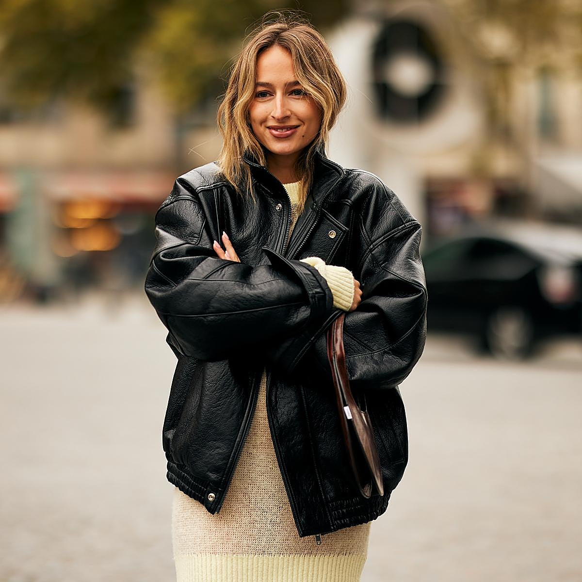 Look de invierno con chaqueta de piel