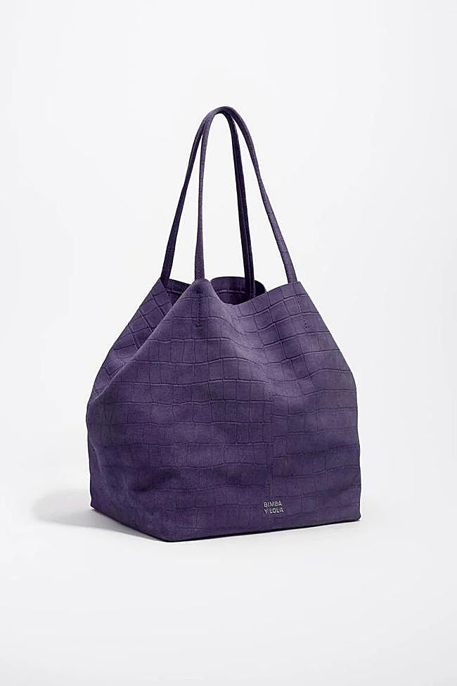 Bolso shopper grande serraje grabado cocodrilo morado (215€)